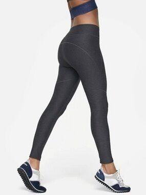 Outdoor Voices Compression Leggings Charcoal gray 7/8 Length🤩